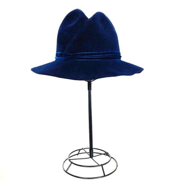 Gigi Burris Millinery Beautiful shape velvet hat in Navy blue